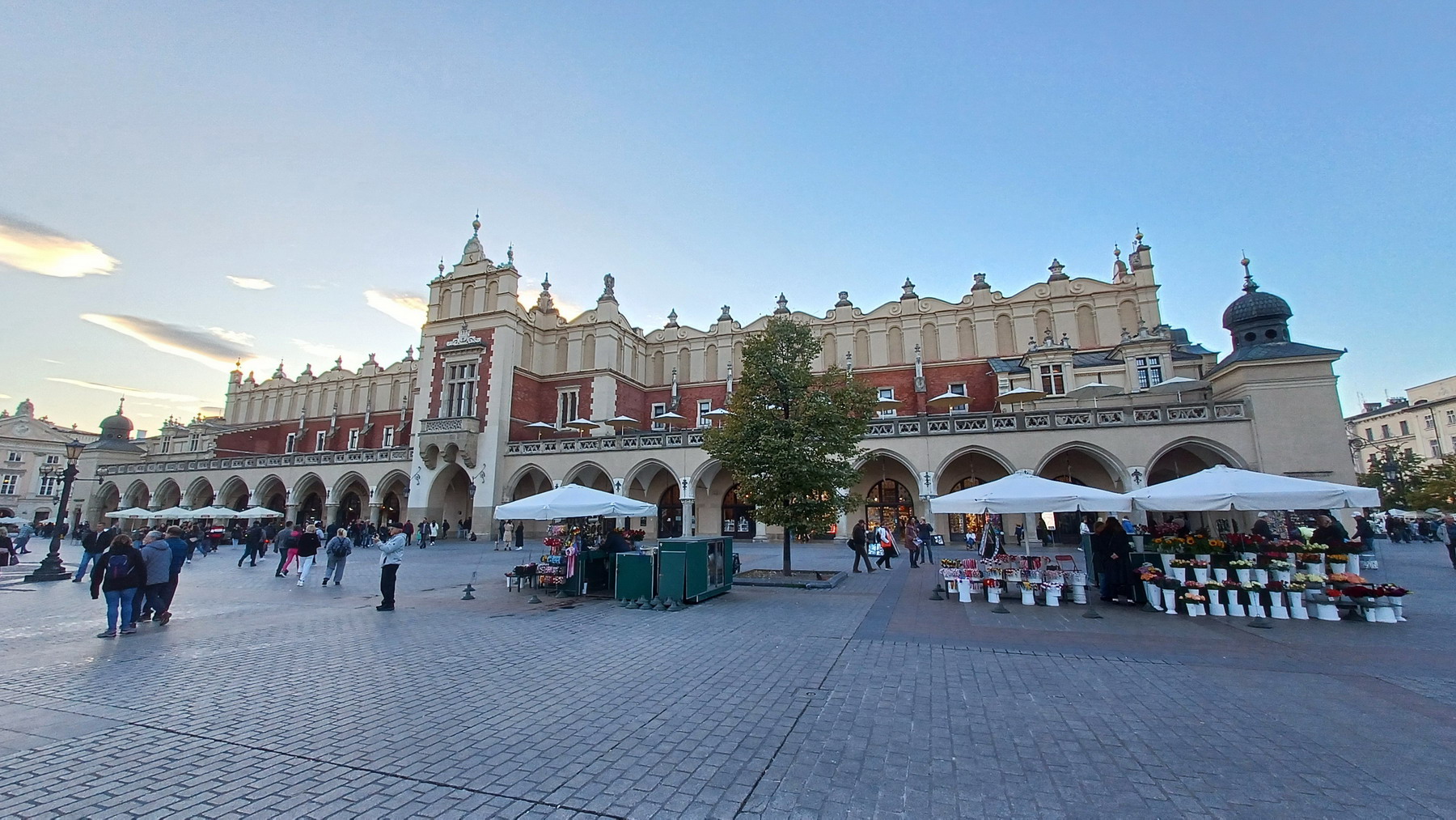Rynek Gł&oacute;wny Krak&oacute;w - Sukiennice
